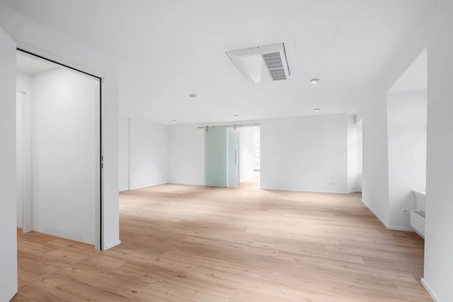 Charming office space in the heart of Winterthur - Photo 2 of 10