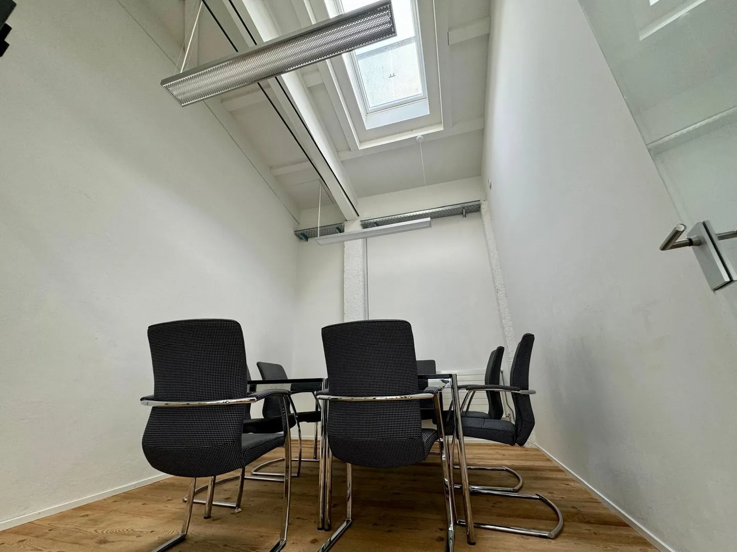 Office space for rent - Photo 10 of 13