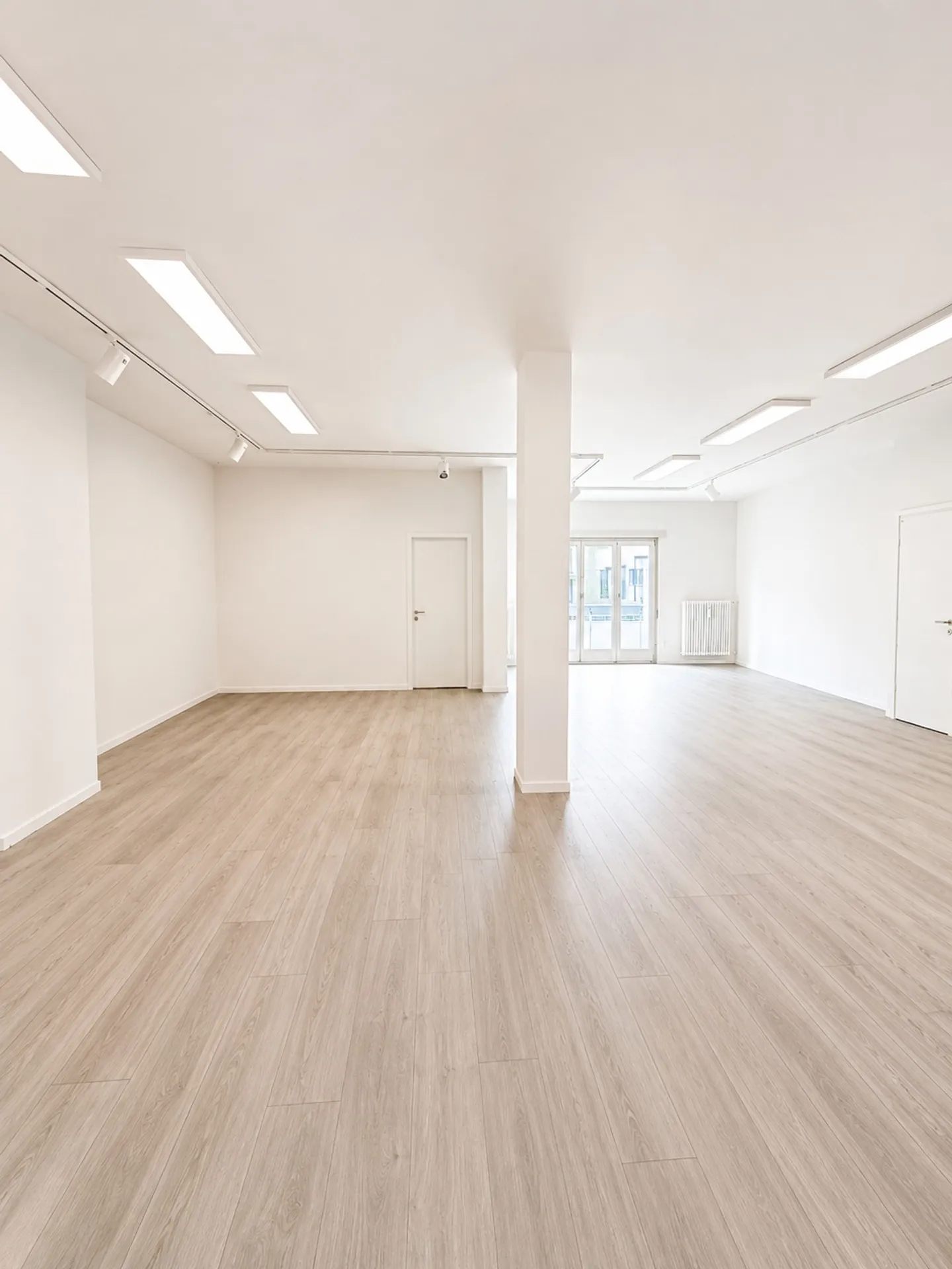 Attractive commercial space in prime location - Photo 2 of 8