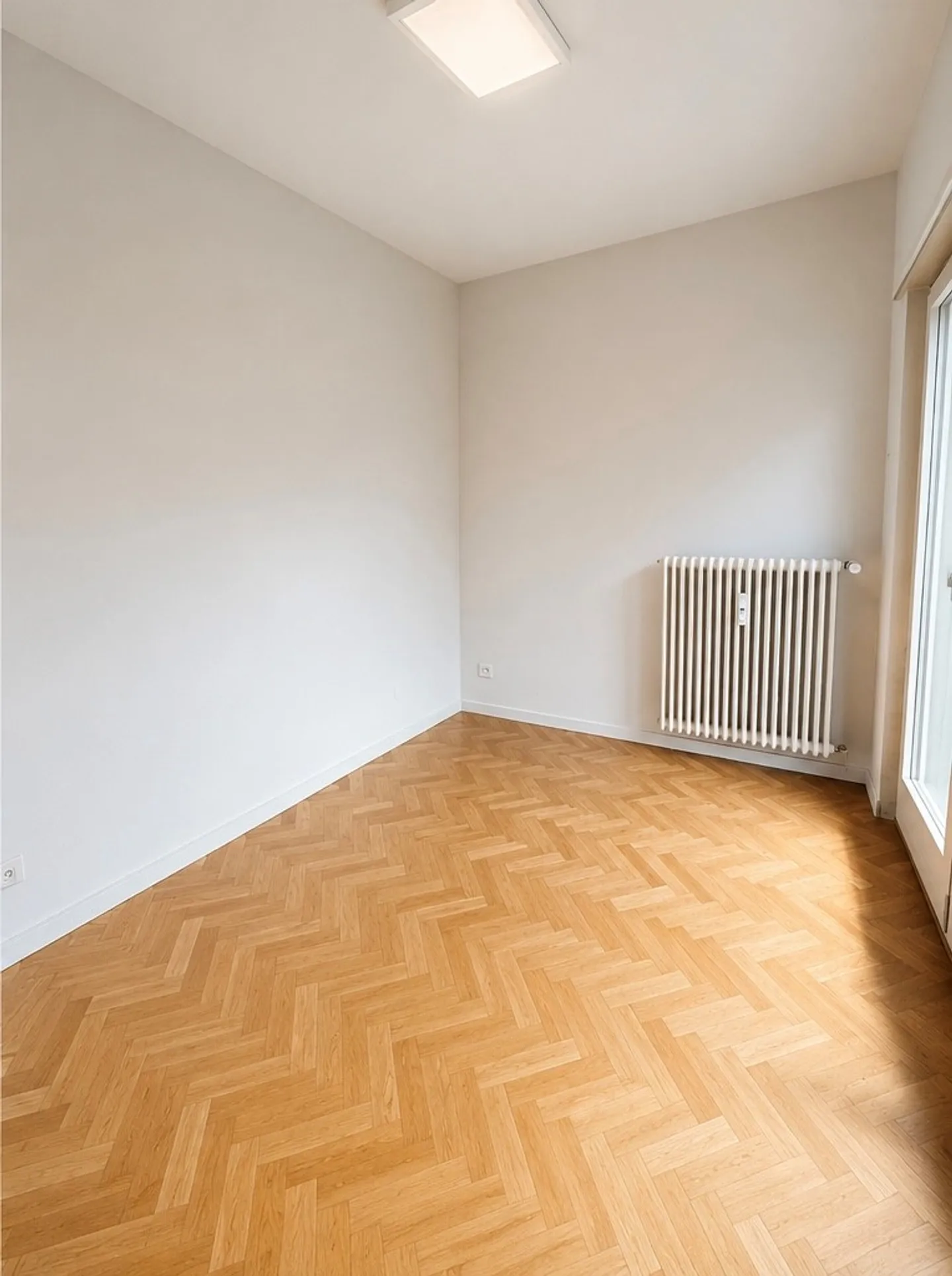 Attractive commercial space in prime location - Photo 4 of 8