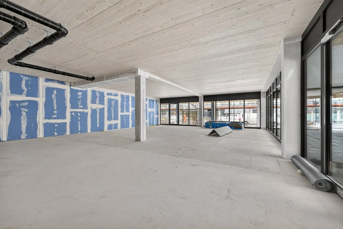 Exclusive retail space with best visibility in Zug - Photo 4 of 6
