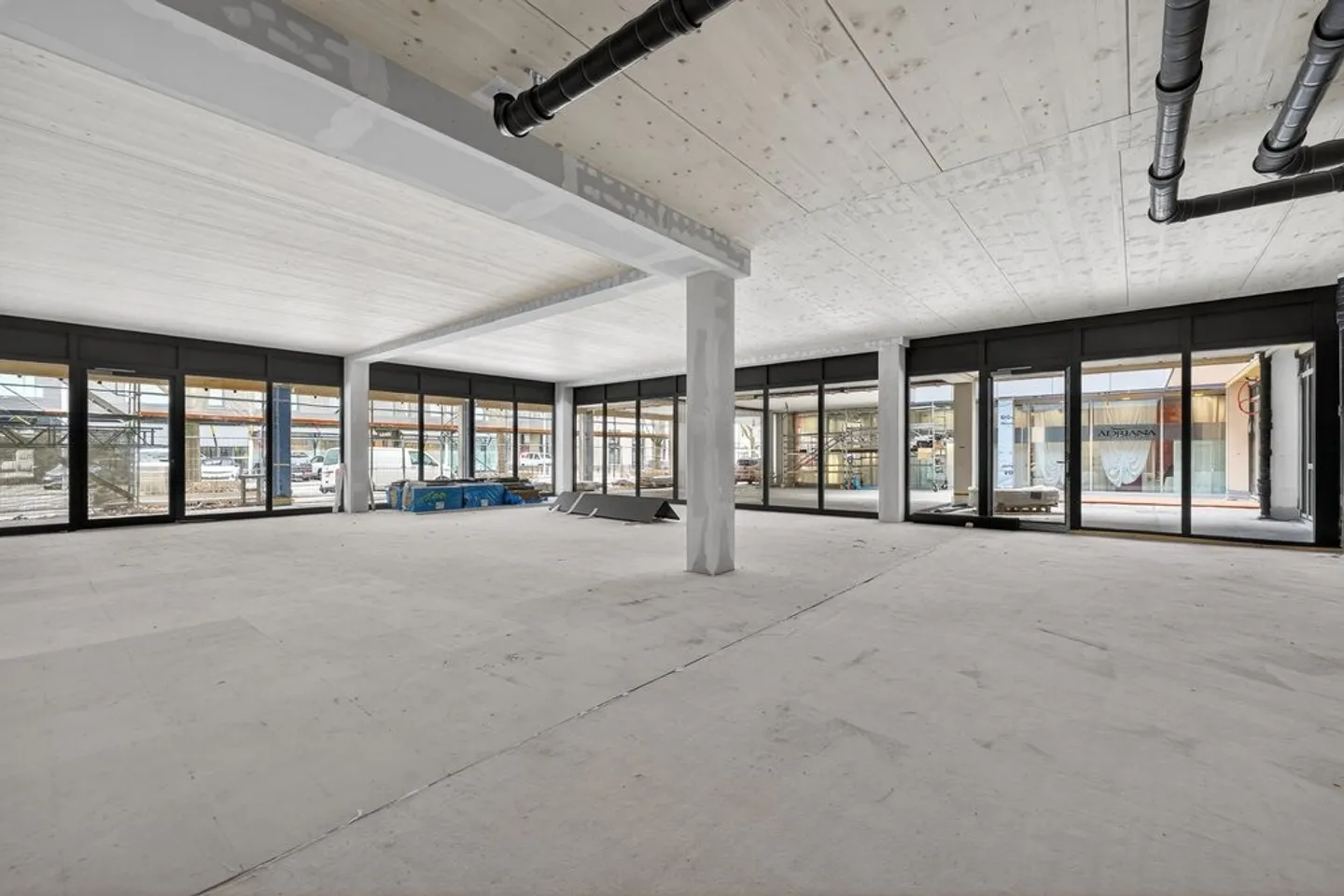 Exclusive retail space with best visibility in Zug - Photo 6 of 6