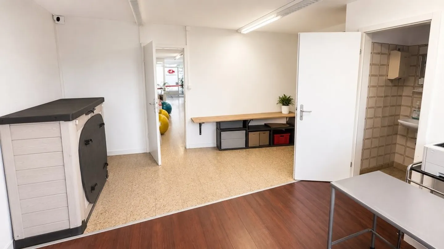 Commercial premises in the middle of Abtwil - Photo 4 of 7