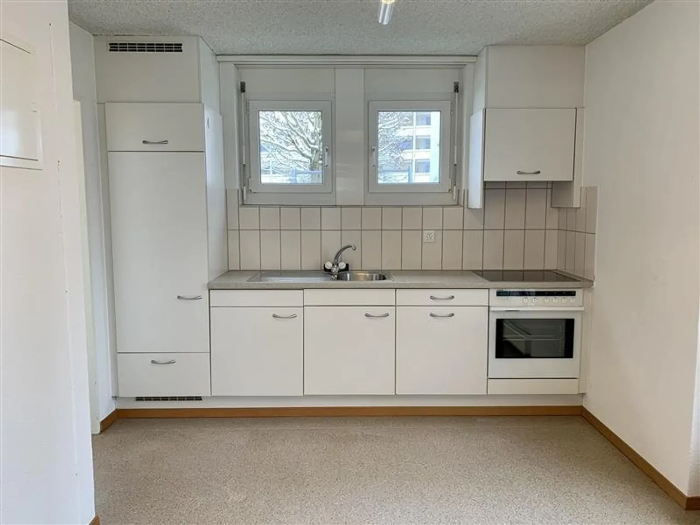 Spacious commercial space with 61 m2 main room - Photo 7 of 12
