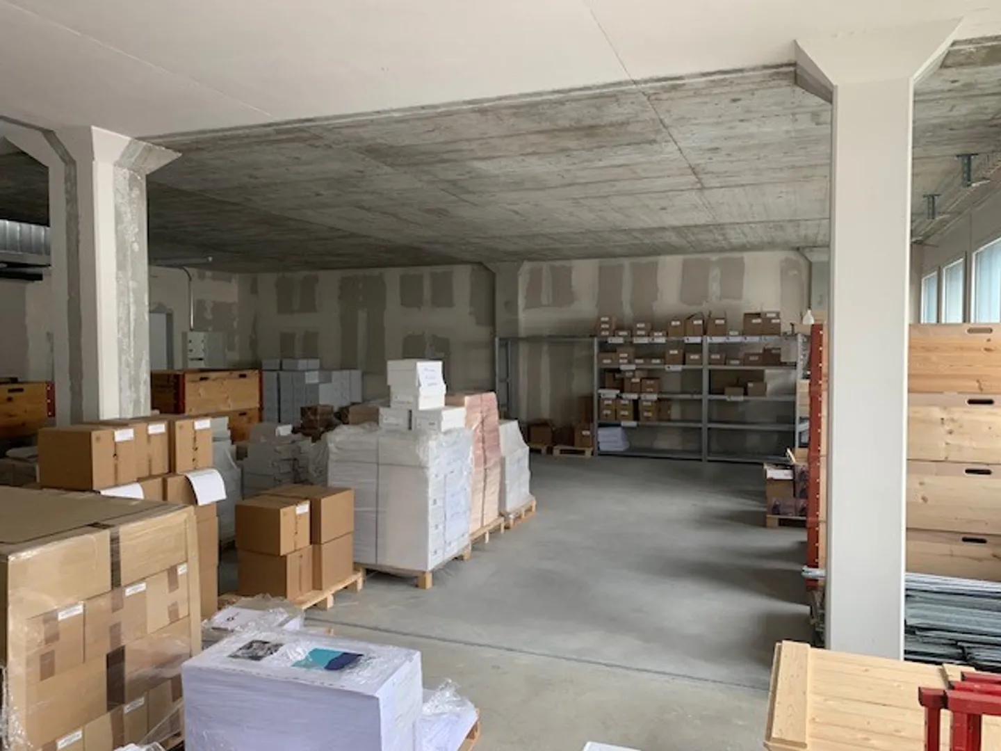 Ideal location for laboratory/showroom or manufacturing industry 130 m2 or 179 m2 - Photo 4 of 5