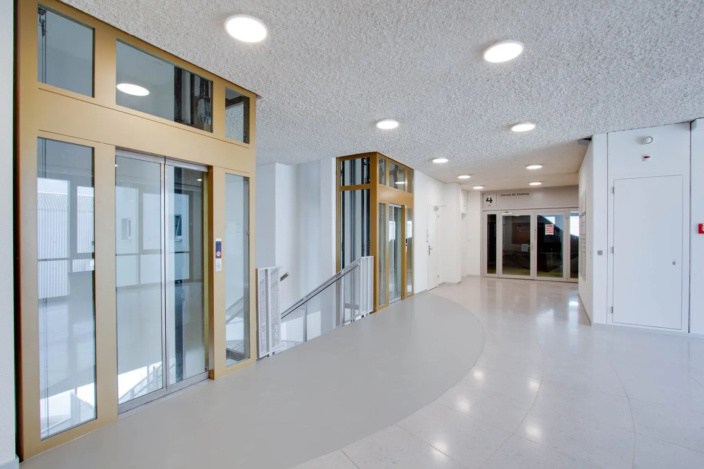 Ideal commercial space on the 3rd floor - Photo 4 of 11