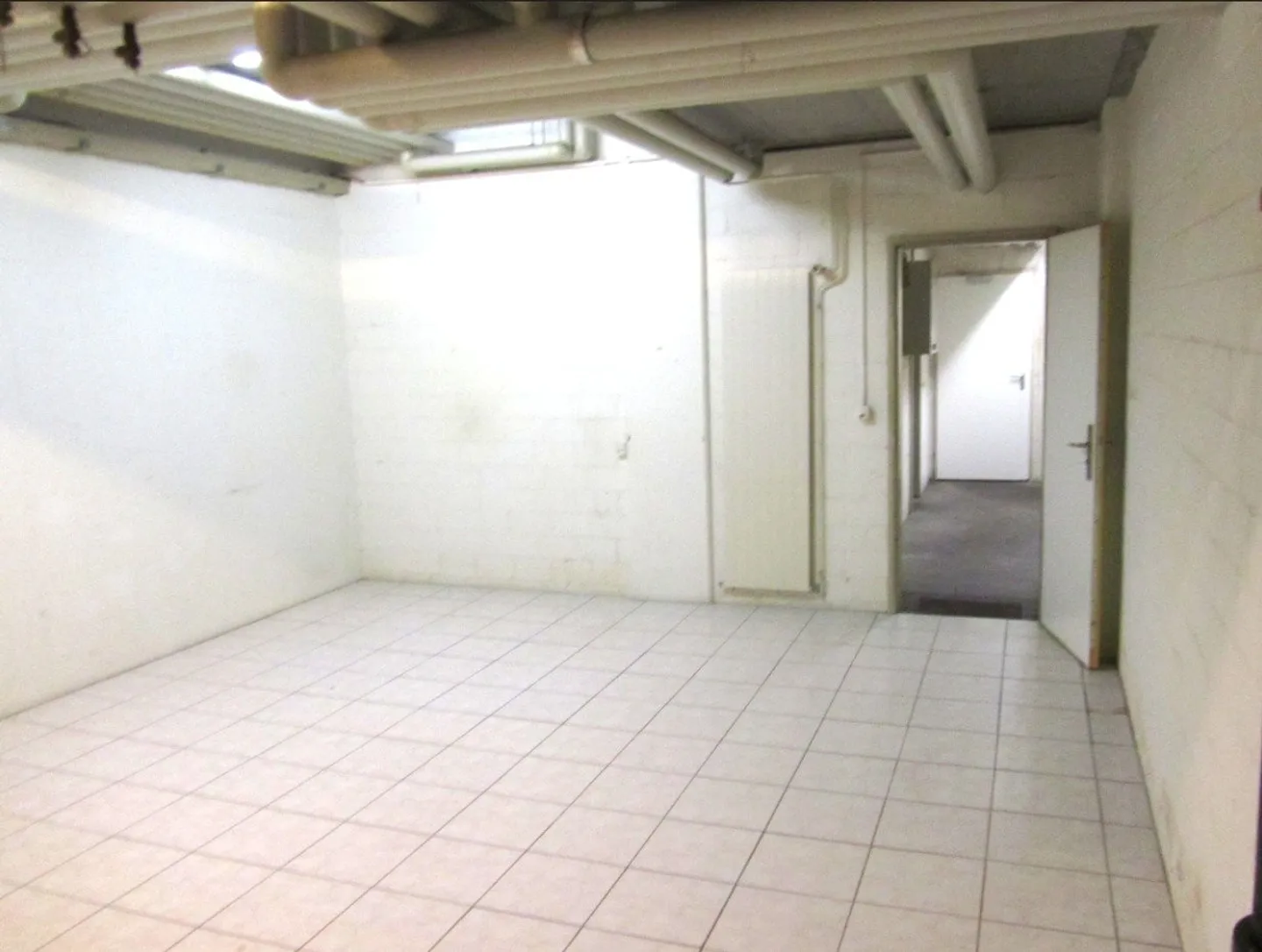 Spacious hobby and craft room for rent - Photo 4 of 6