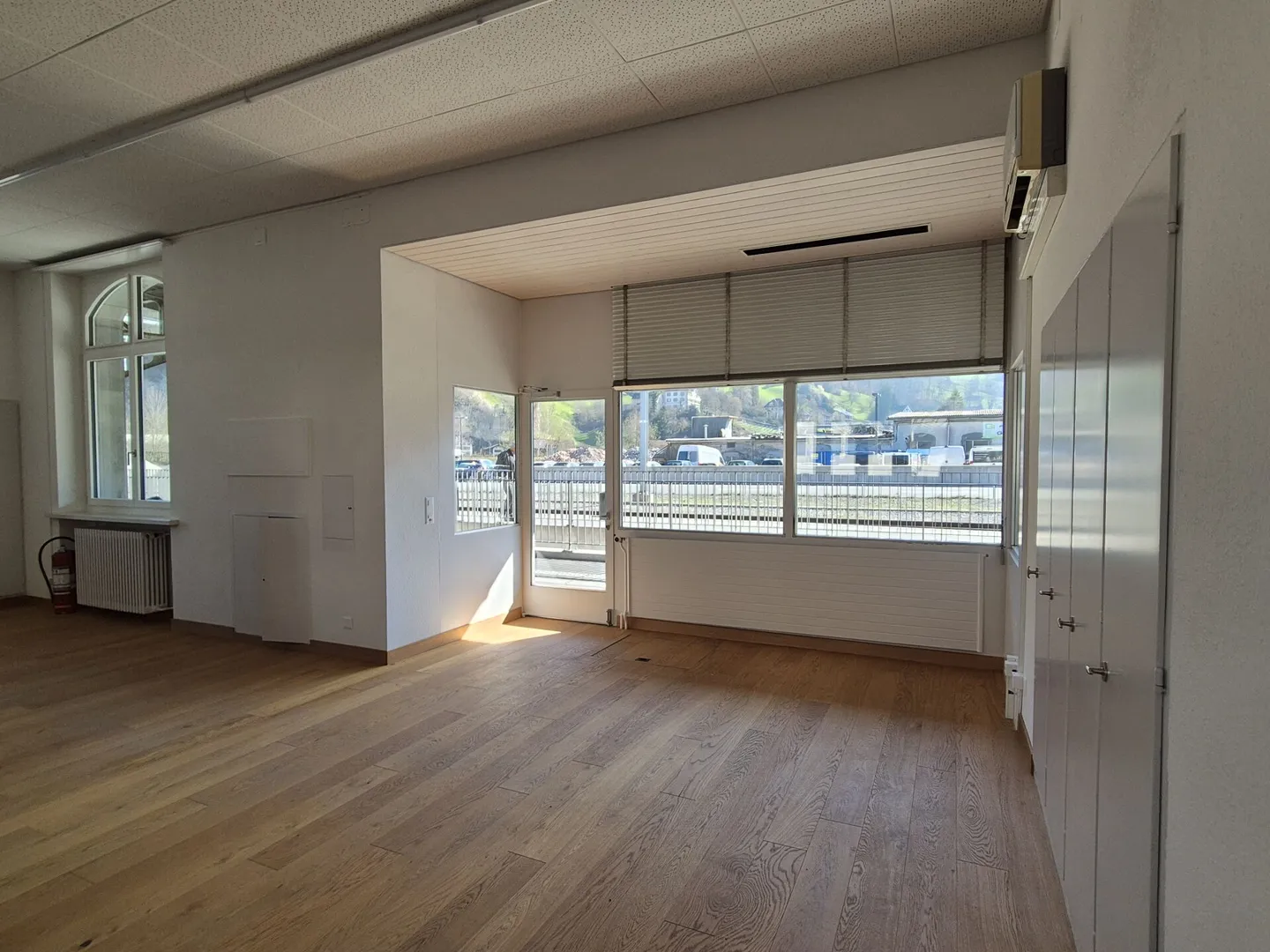BHF Näfels-Mollis : Espace de vente, de restauration ou de bureau attrayant - Photo 1 sur 5