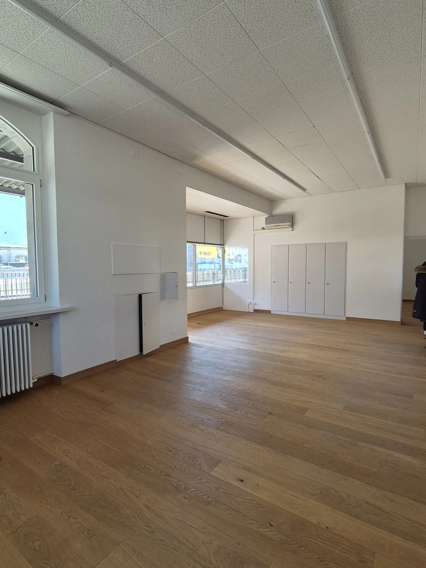 BHF Näfels-Mollis : Espace de vente, de restauration ou de bureau attrayant - Photo 2 sur 5