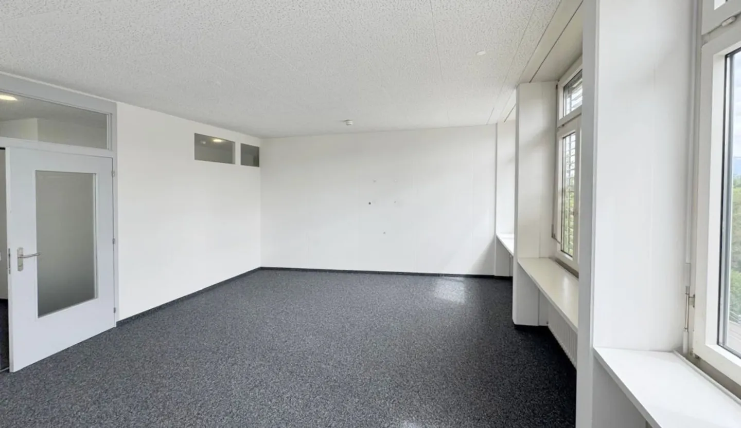 Bright Office Space - Photo 4 of 5