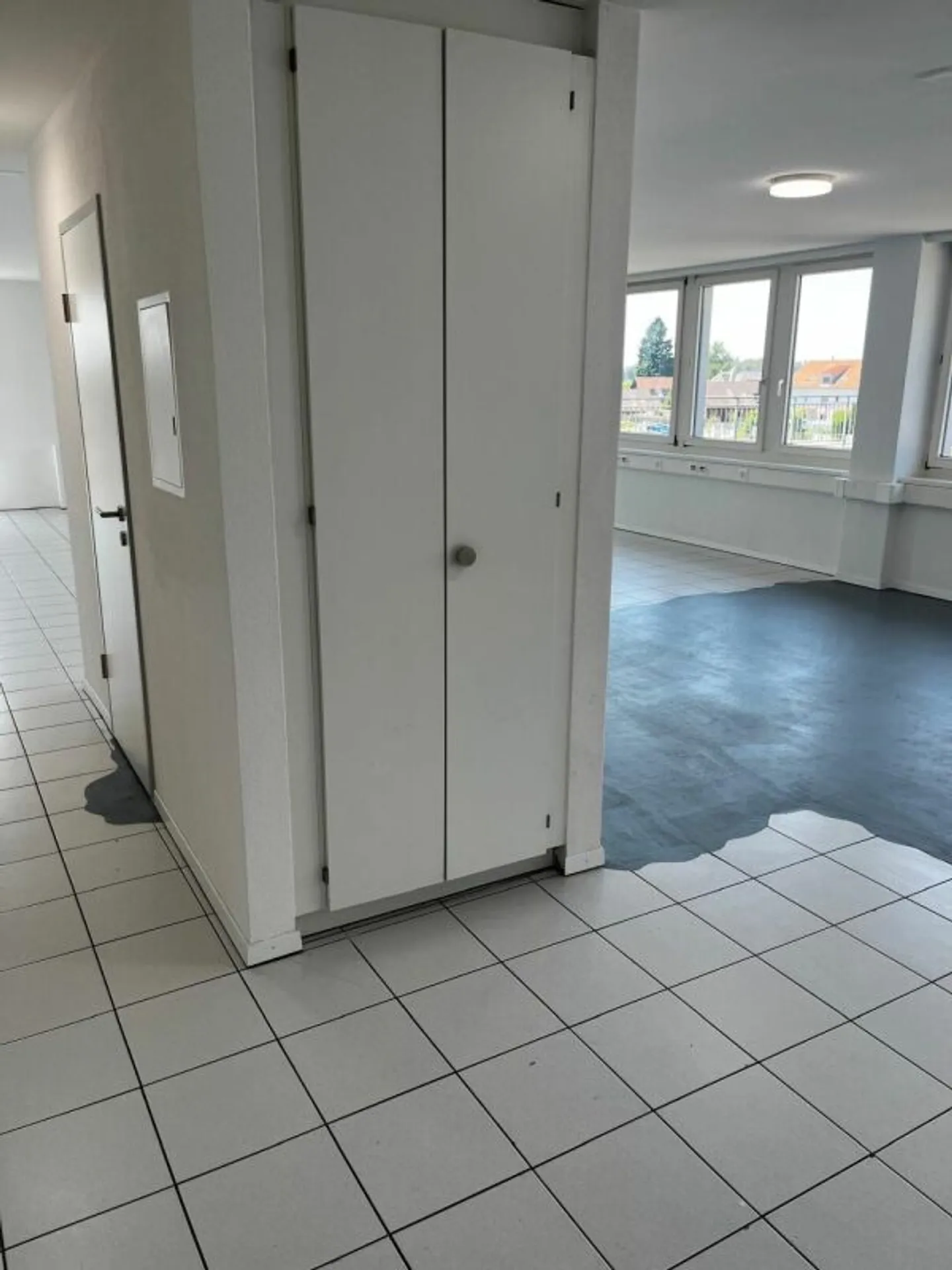Bright office with private balcony and WC - Photo 8 of 8