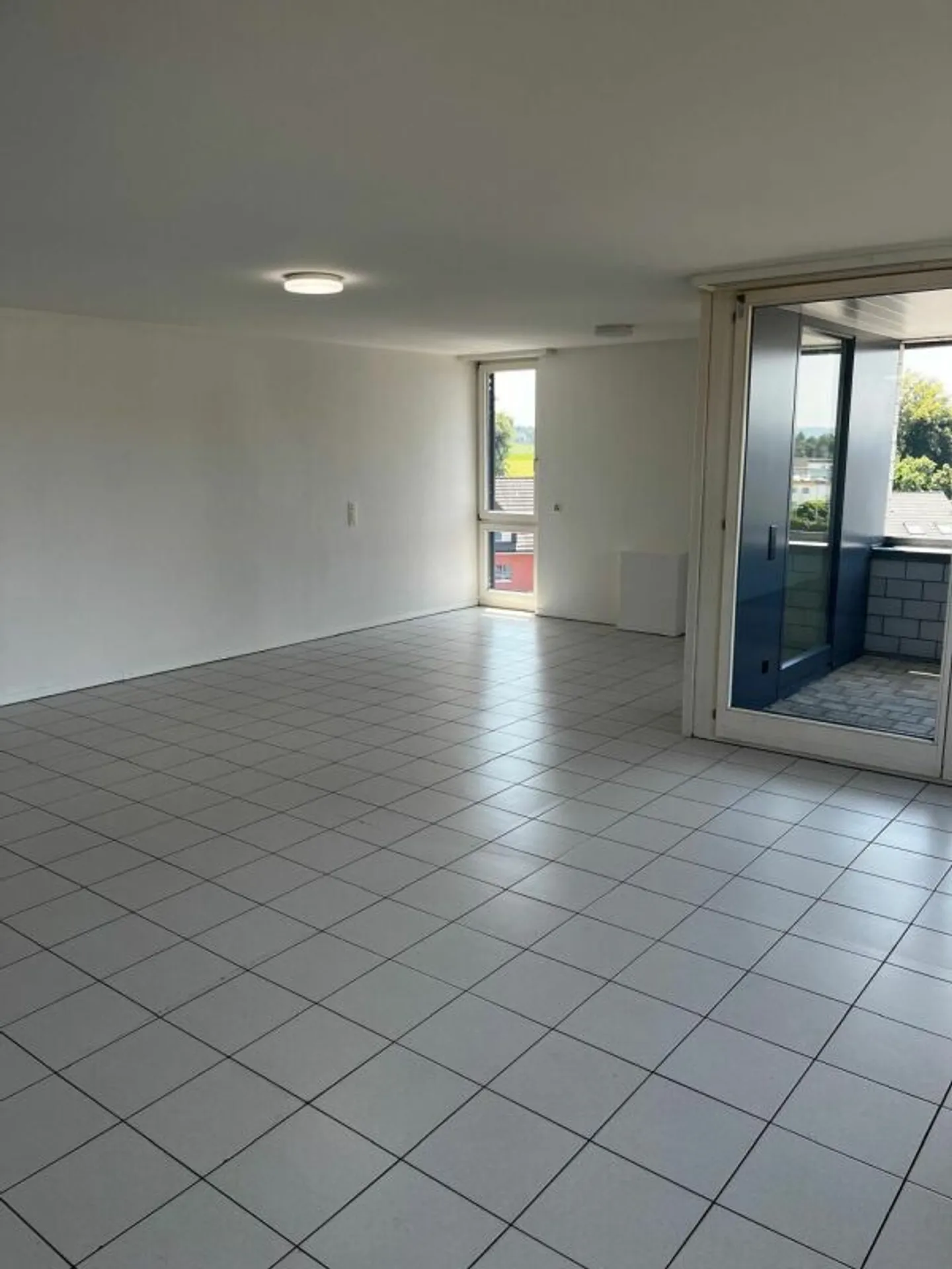 Bright office with private balcony and WC - Photo 4 of 8