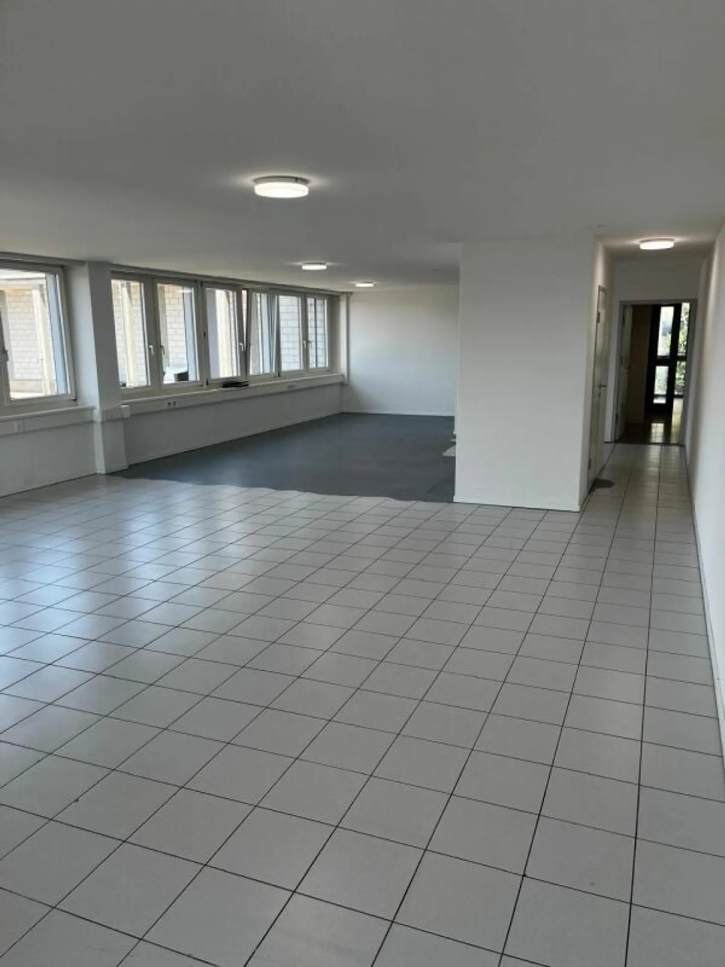 Bright office with private balcony and WC - Photo 5 of 8