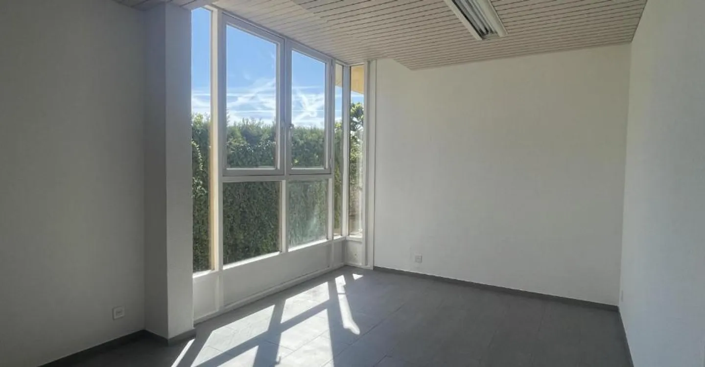 Bureau - Foto 1 von 6
