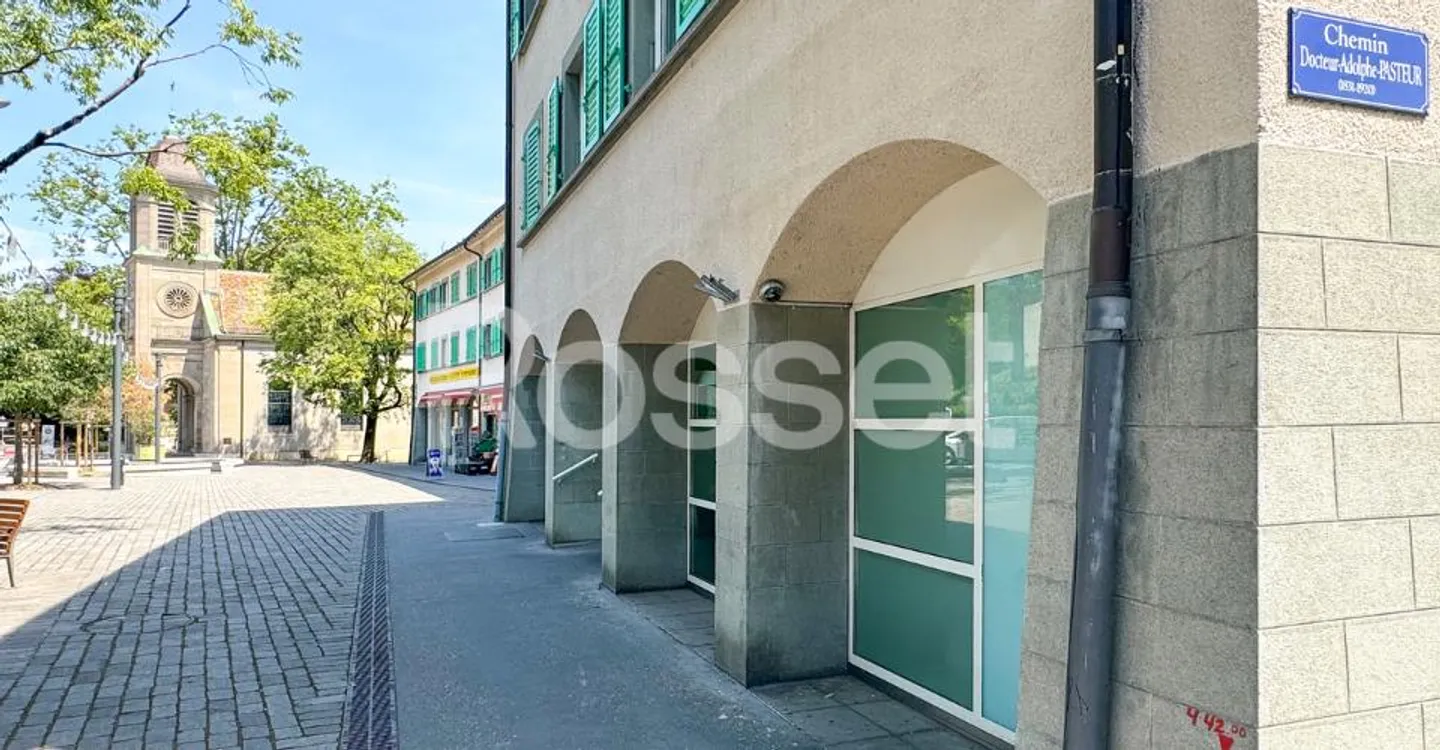 Espace Commercial Spacieux - Photo 2 sur 9