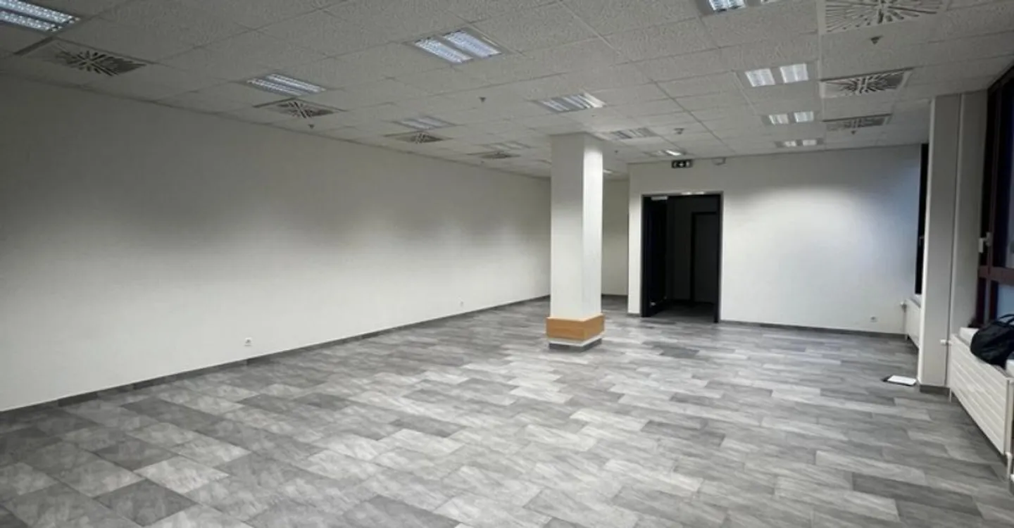 Commerce - Photo 1 of 8