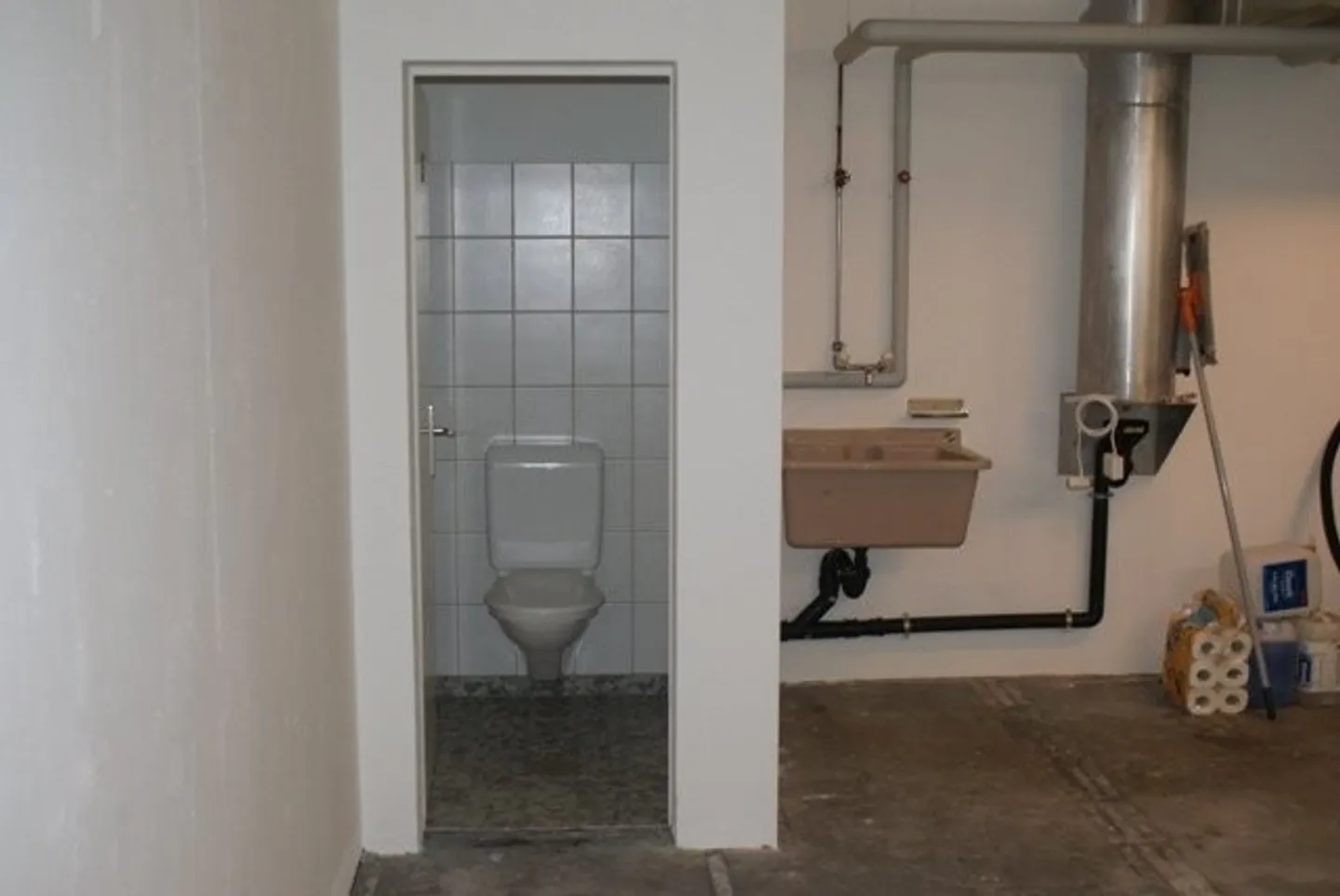 Flexibly designed storage/parking space - Photo 3 of 3