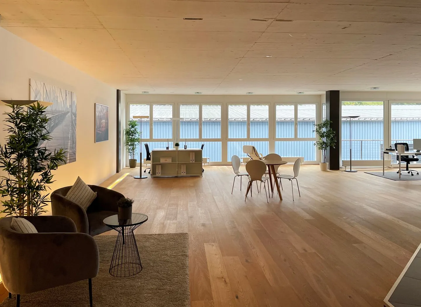 Spazio ufficio/commerciale luminoso con sala riunioni, cucina e bagno - Foto 4 di 5