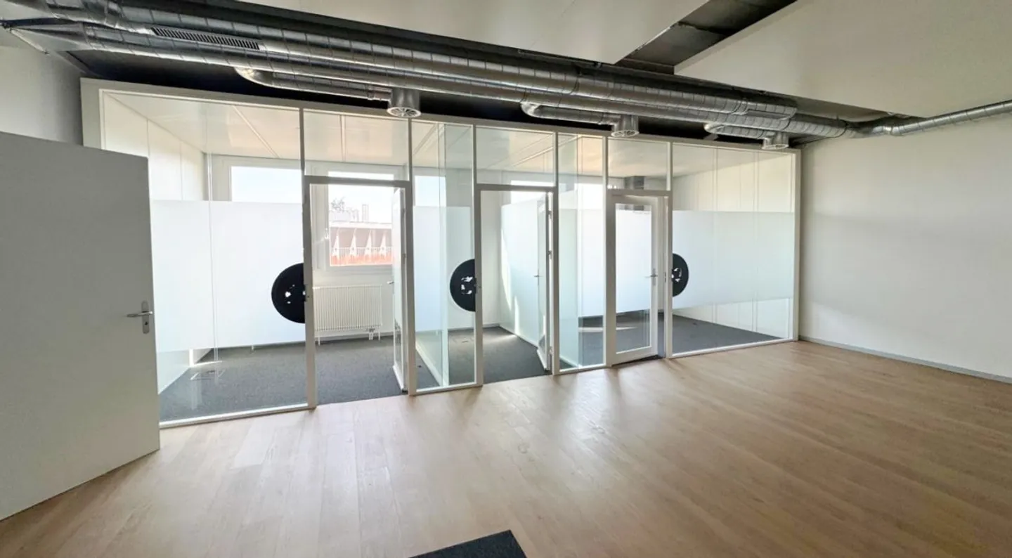 Modern and bright commercial space in Triamal - Photo 6 of 9