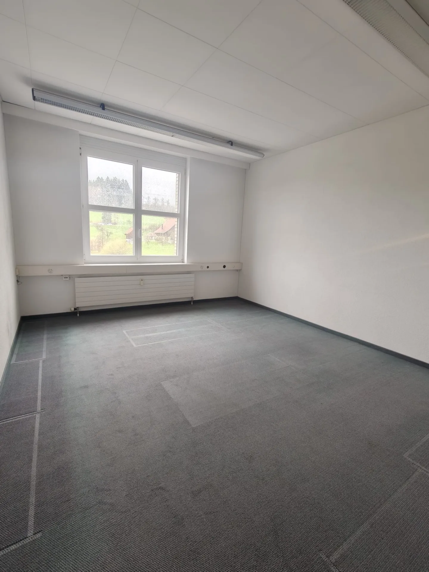 Spazio ufficio attraente con layout flessibile - Foto 7 di 13