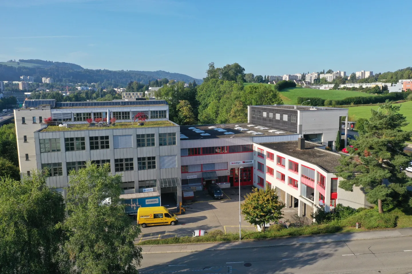 Spazio ufficio attraente con layout flessibile - Foto 1 di 13