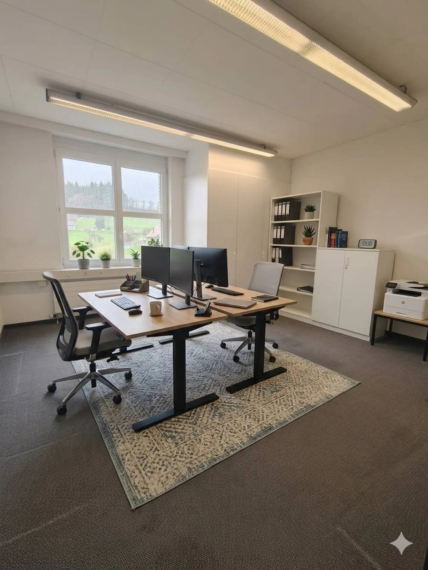 Spazio ufficio attraente con layout flessibile - Foto 4 di 13