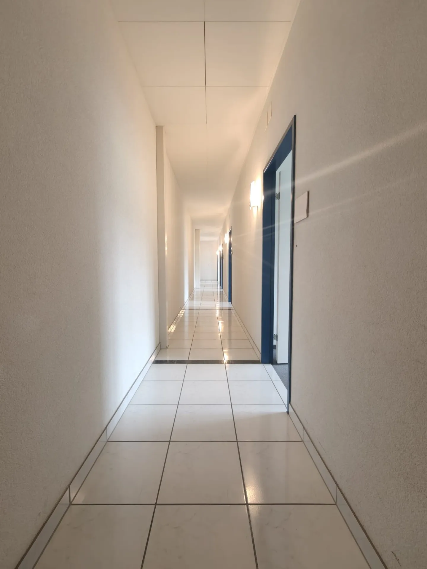 Spazio ufficio attraente con layout flessibile - Foto 5 di 13