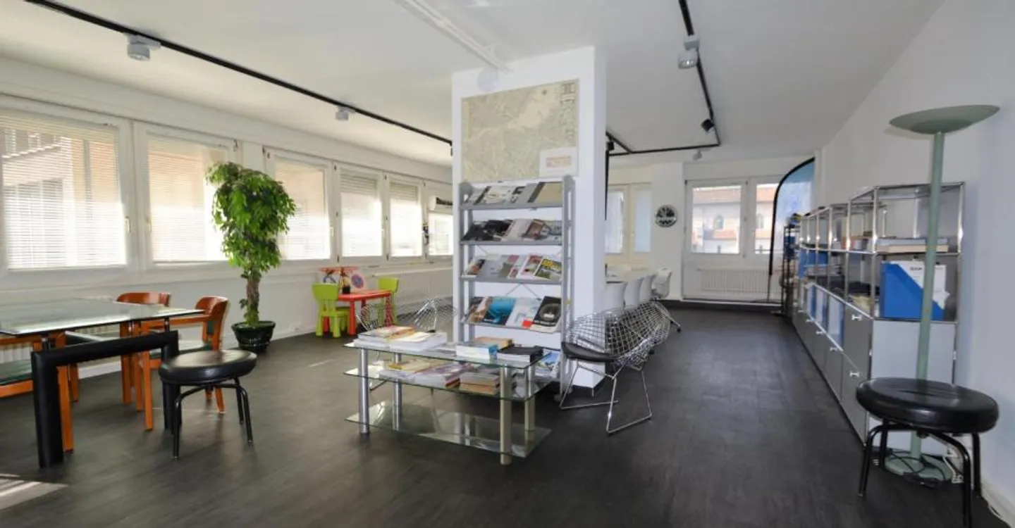 Contemporary Office Space - Photo 5 of 8