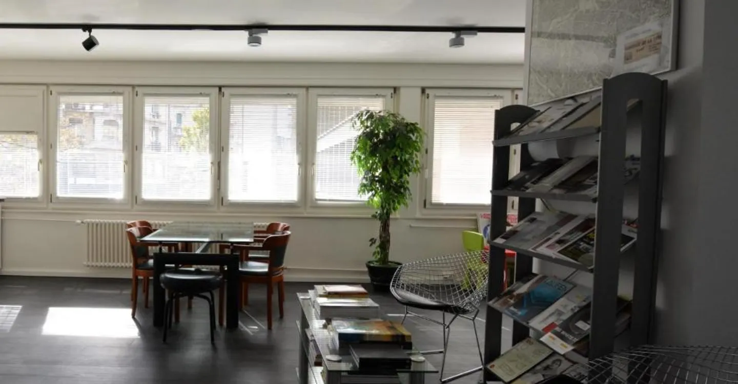 Contemporary Office Space - Photo 6 of 8