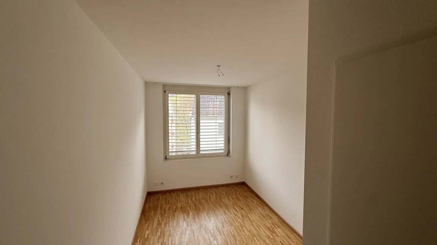 Hobby room with toilet - Photo 2 of 4