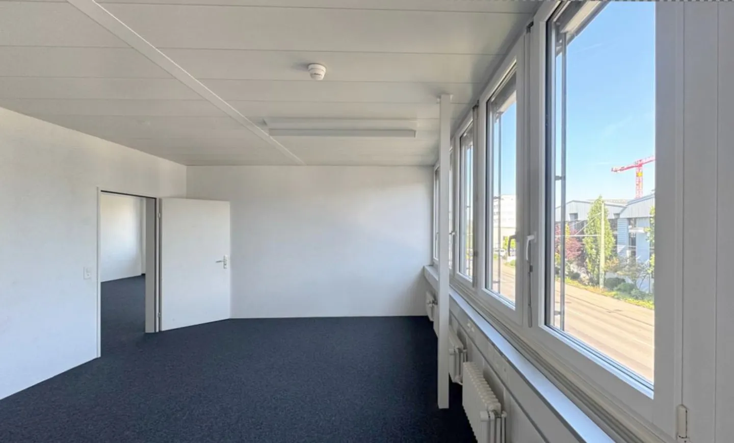Light-flooded office space in a high-traffic location in Winterthur - Photo 4 of 4