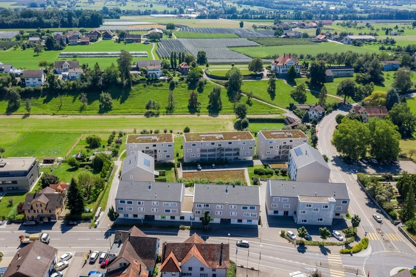 Espace commercial spacieux à louer dans un emplacement central à Neukirch Egnach - Photo 1 sur 6