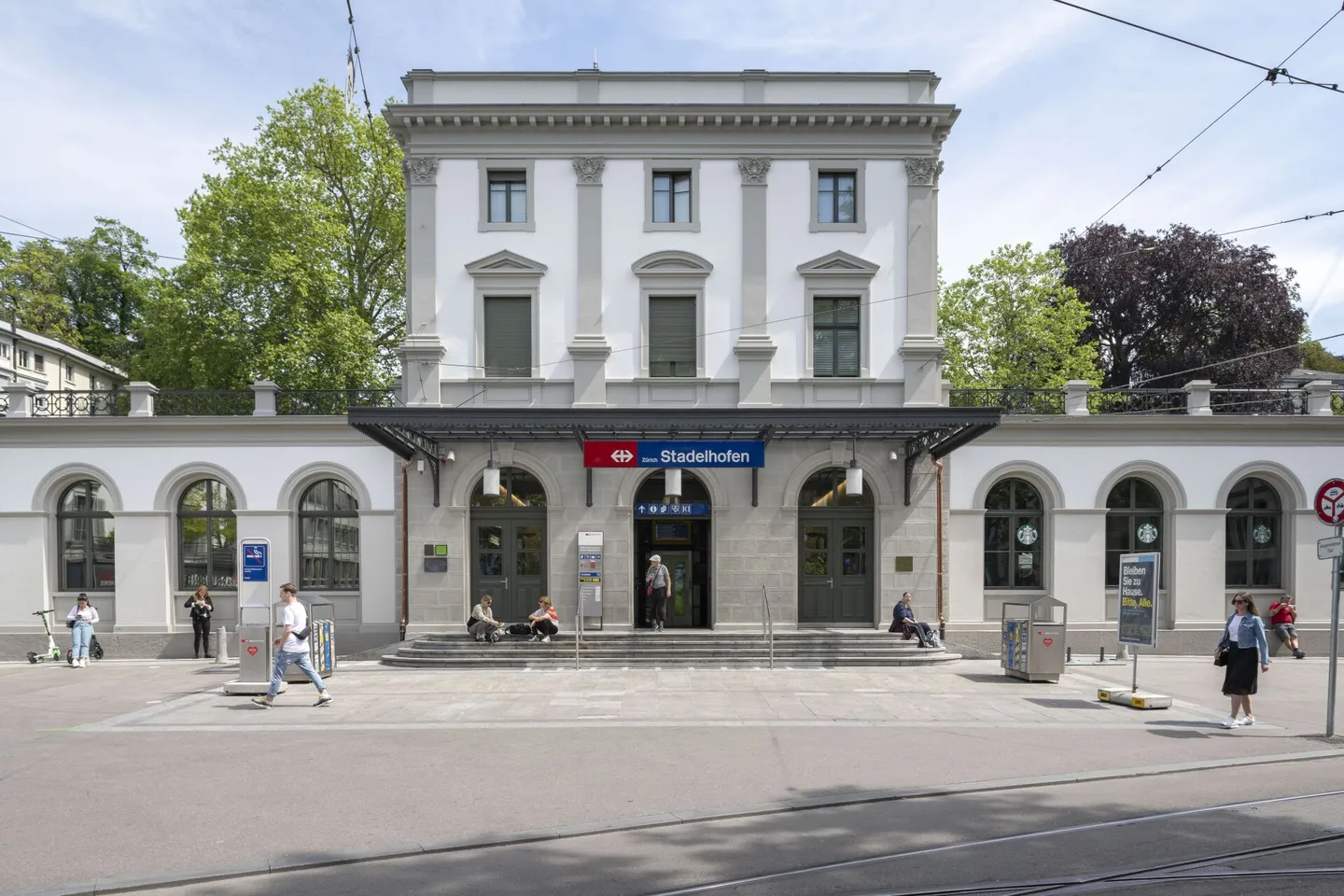 Spazio commerciale centrale con grande vetrina alla stazione di Stadelhofen - Foto 3 di 3