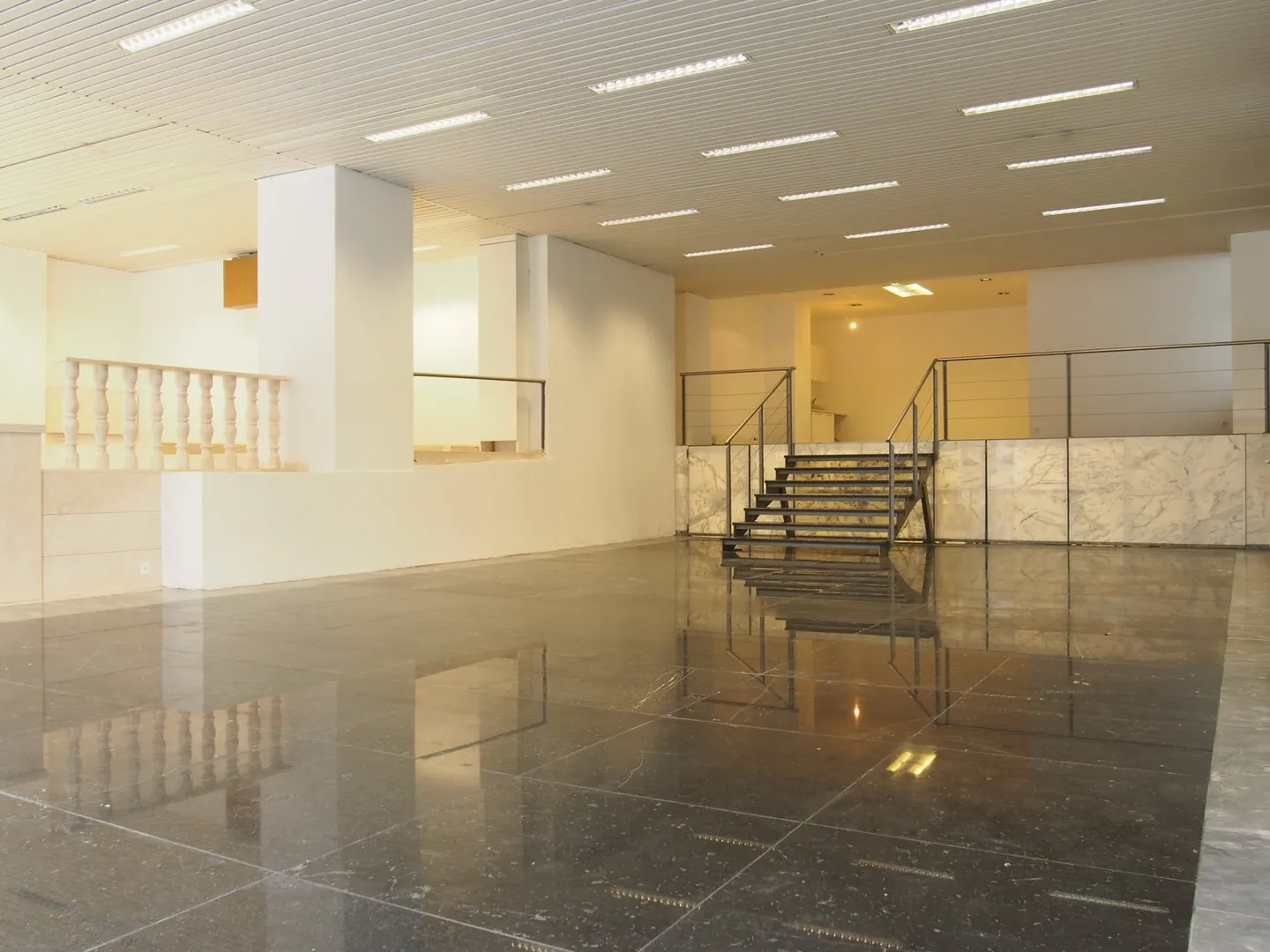 253 m² commercial space with high visibility in Zurich-Oerlikon - Photo 3 of 10