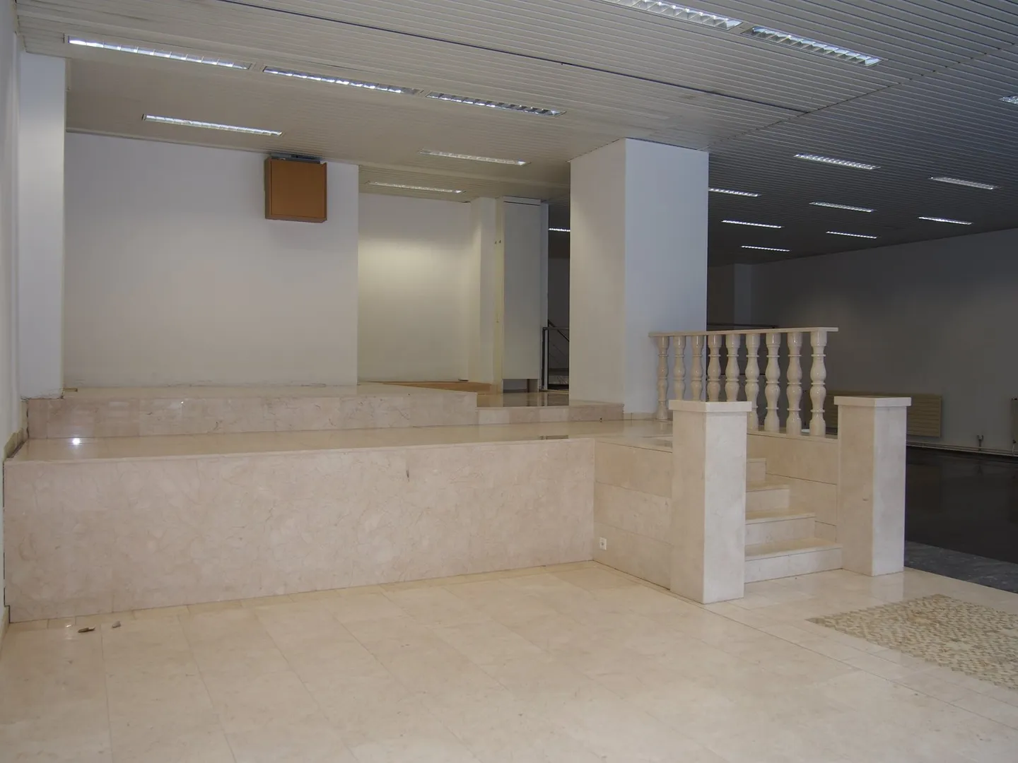 253 m² commercial space with high visibility in Zurich-Oerlikon - Photo 6 of 10
