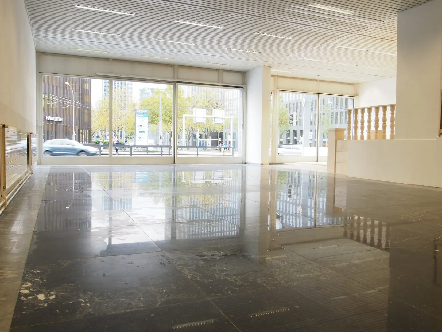 253 m² commercial space with high visibility in Zurich-Oerlikon - Photo 7 of 10