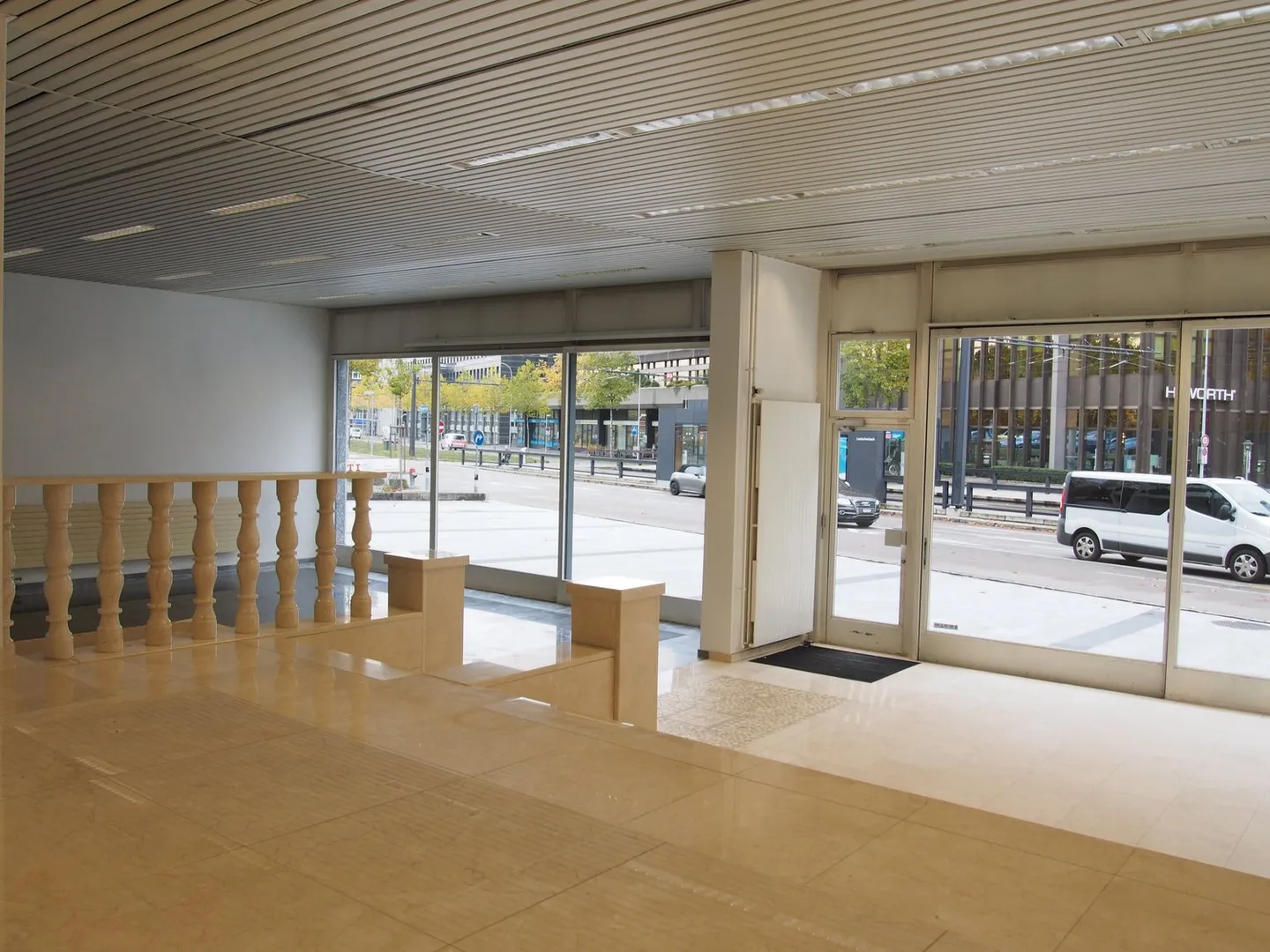 253 m² commercial space with high visibility in Zurich-Oerlikon - Photo 9 of 10