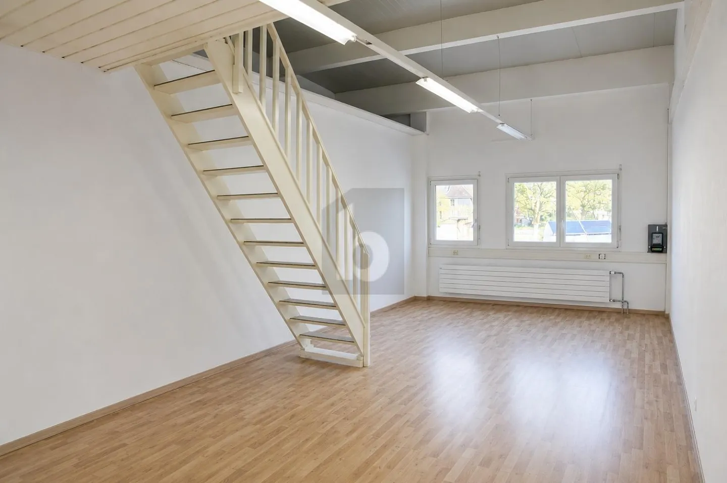 BRIGHT, MODULABLE, HIGH POTENTIAL - Photo 3 of 6