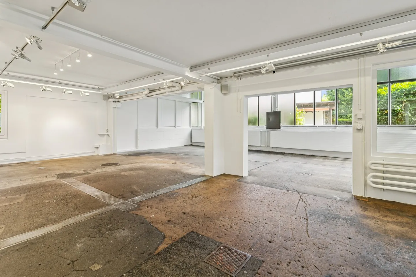 Espace commercial polyvalent/atelier avec caractère de showroom à louer ! - Photo 5 sur 13