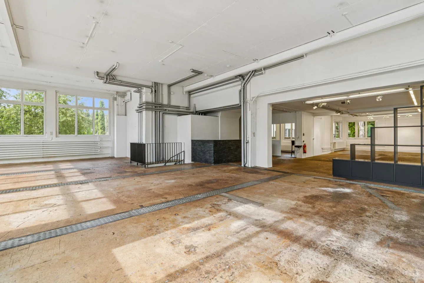 Espace commercial polyvalent/atelier avec caractère de showroom à louer ! - Photo 9 sur 13