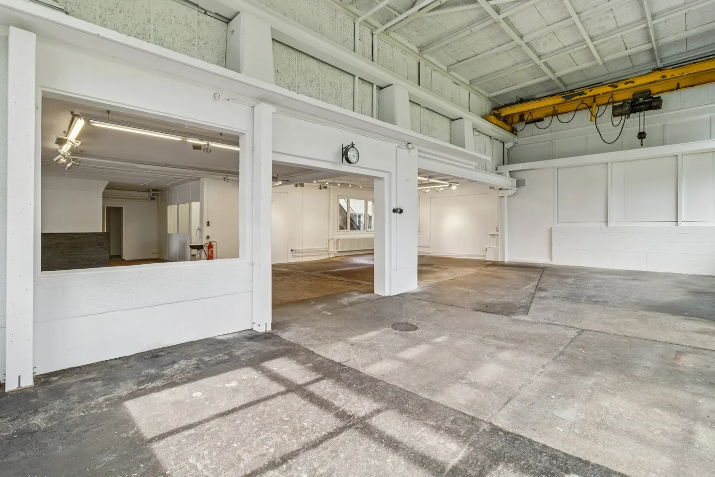Espace commercial polyvalent/atelier avec caractère de showroom à louer ! - Photo 10 sur 13