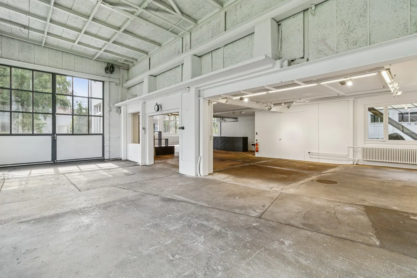 Espace commercial polyvalent/atelier avec caractère de showroom à louer ! - Photo 11 sur 13