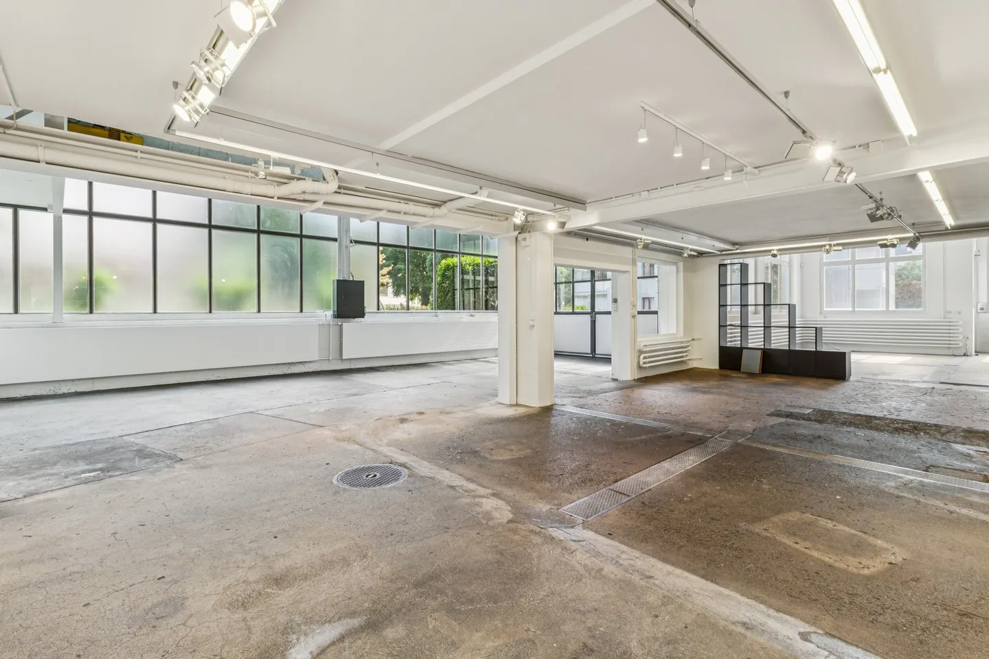 Espace commercial polyvalent/atelier avec caractère de showroom à louer ! - Photo 12 sur 13