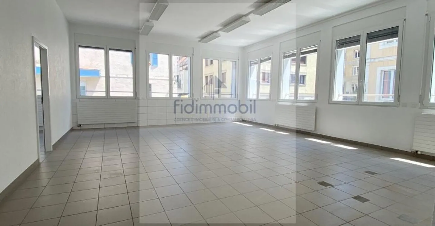 Spazio commerciale al piano terra di 147 m2 - Foto 5 di 11