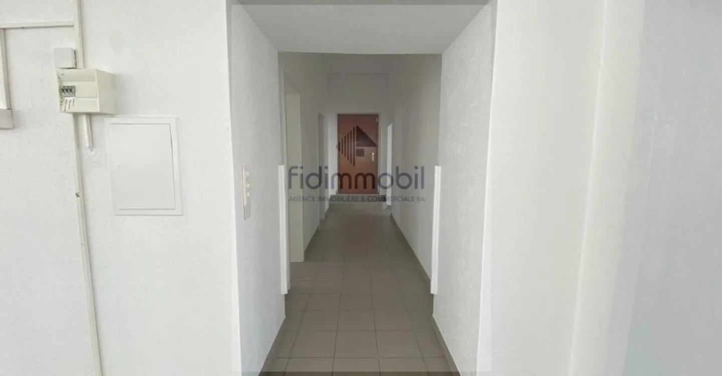 Spazio commerciale al piano terra di 147 m2 - Foto 6 di 11