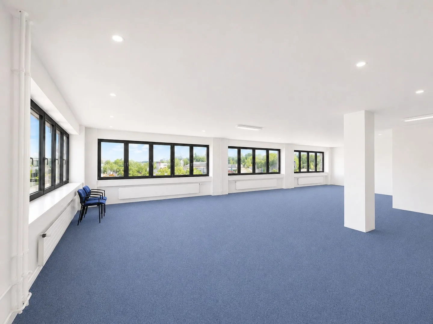 Entire building section and approx. 1,500 m² outdoor area available! - Photo 7 of 13