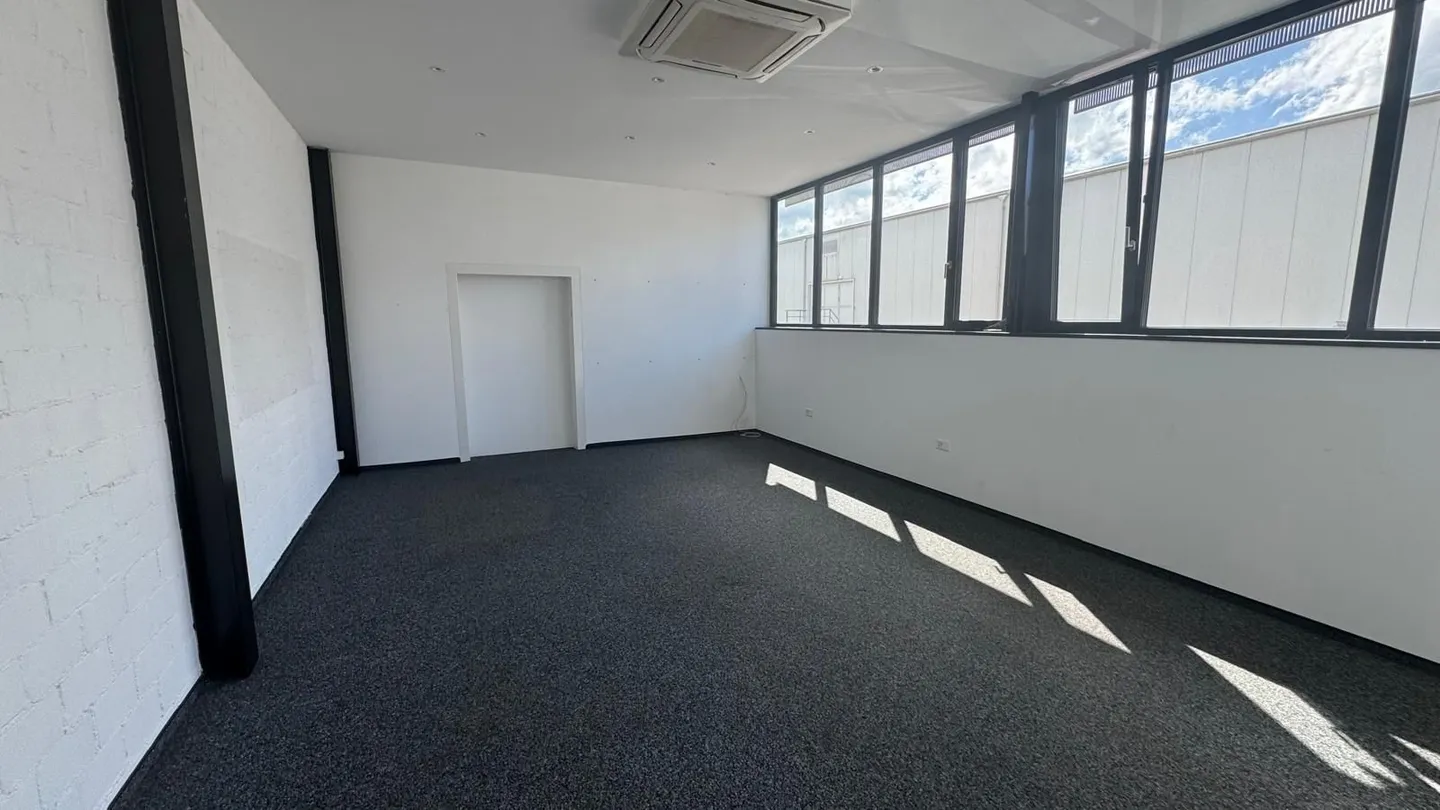 Büro- und Gewerbefläche im Erdgeschoss zu vermieten - Photo 5 of 6
