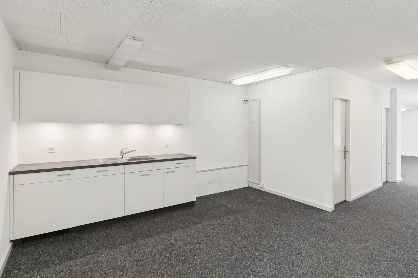 Attractive Office Spaces in Prime Location in Basel - Photo 4 of 7