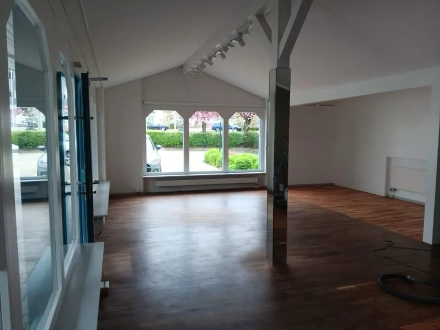 Beautiful retail space for rent in Embrach - Photo 3 of 7