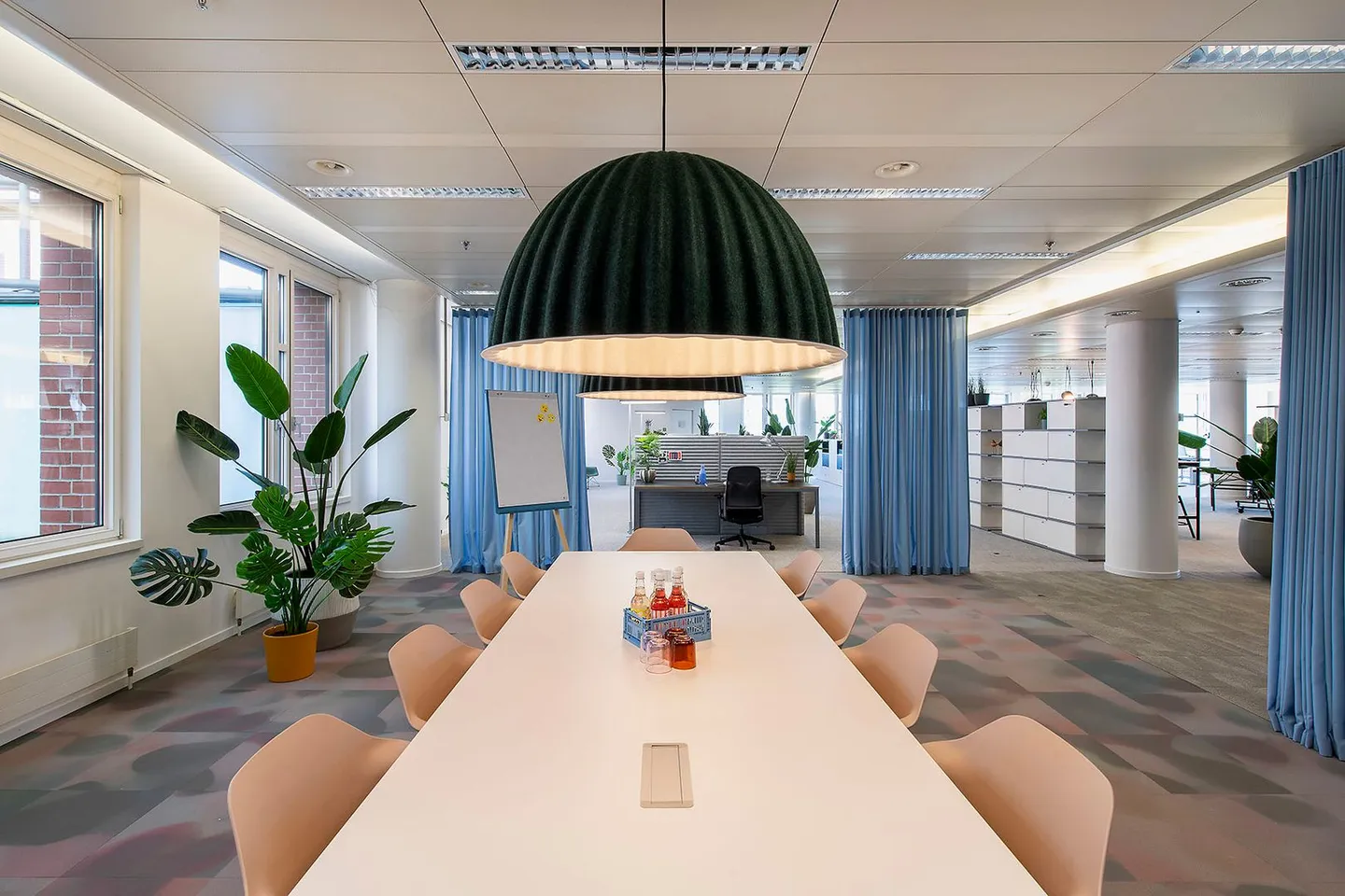 Modern office in Oerlikon's innovation district - Photo 3 of 13